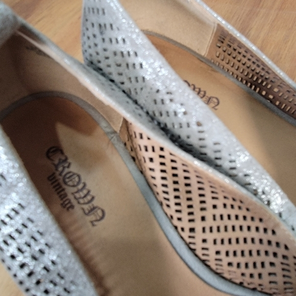 Crown Vintage Silver Metallic Loafers Flats Perforated Size 6 - Picture 6 of 17